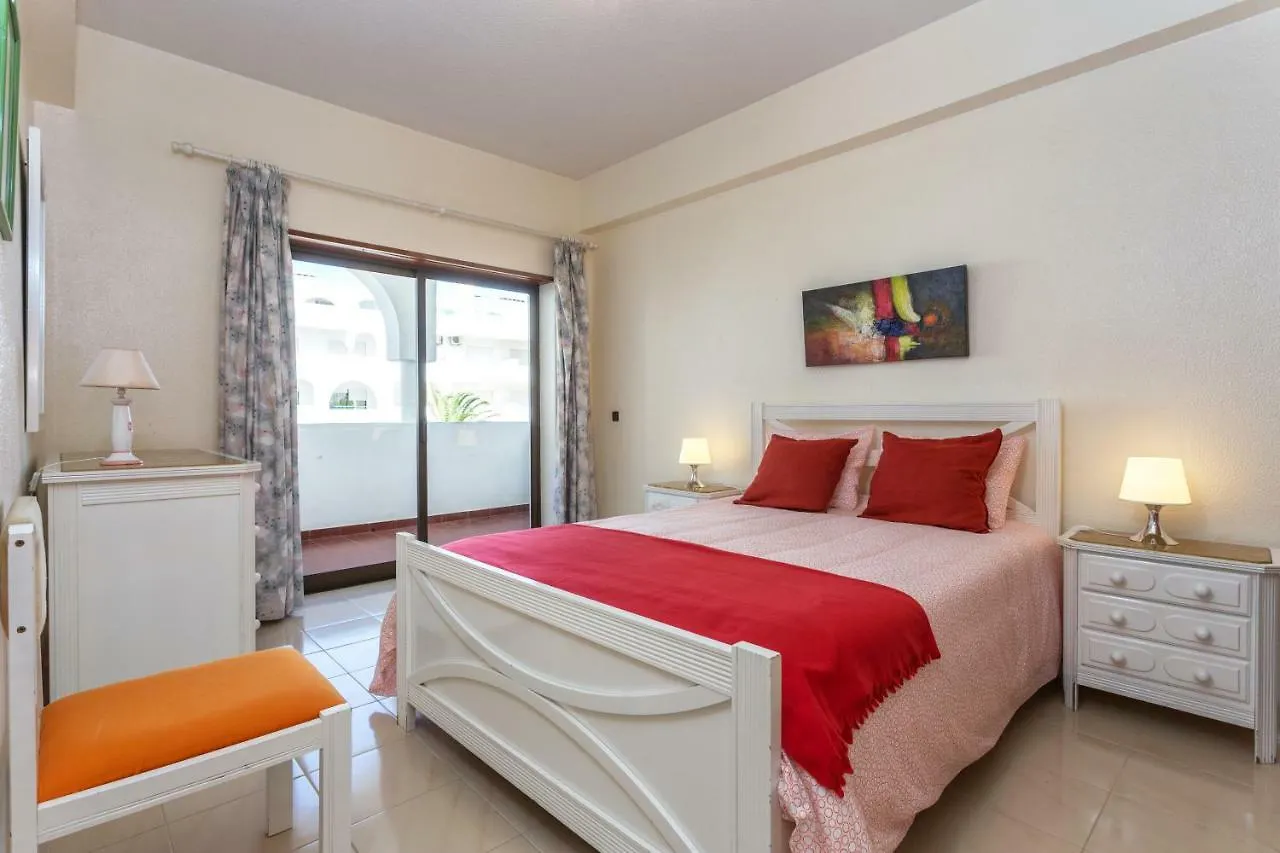 Andorinha 2 Bedroom Apart-Close To The Sea-Algarve Porches  0*, Porches (Algarve)